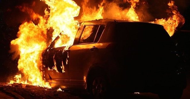 Στις φλόγες δύο οχήματα σε Στρόβολο και Λεμεσό-Βλέπουν εμπρησμό οι Αρχές στη μια υπόθεση