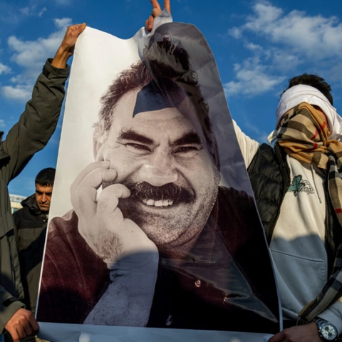 Ο Οτσαλάν εισηγείται… αλλαγή για να συμφιλιωθούν η Τουρκία και οι Κούρδοι μετά την απόφαση αφοπλισμού τους