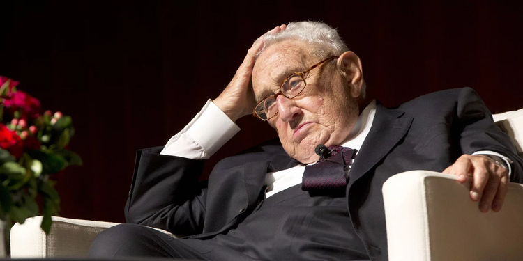 henry_kissinger_thinking_ap.jpg