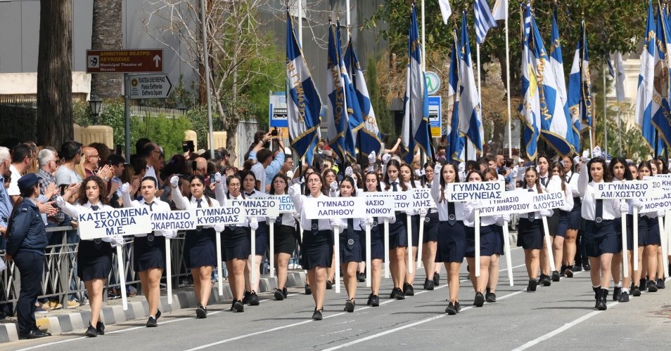 Με περηφάνεια παρέλασαν για την 25η Μαρτίου οι νέοι στην Λευκωσία (εικόνες)