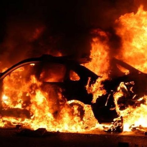 Χτύπημα εμπρηστών στον Άγιο Δομέτιο-Παρέδωσαν στις φλόγες μοτοσικλέτα και δύο οχήματα
