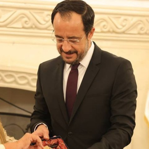 Μεταλλίο Εξαίρετης Προσφοράς στη Μαρίζα Κωχ-«Πρωτοστάτης στην προσπάθεια για διεθνοποίηση του Κυπριακού»