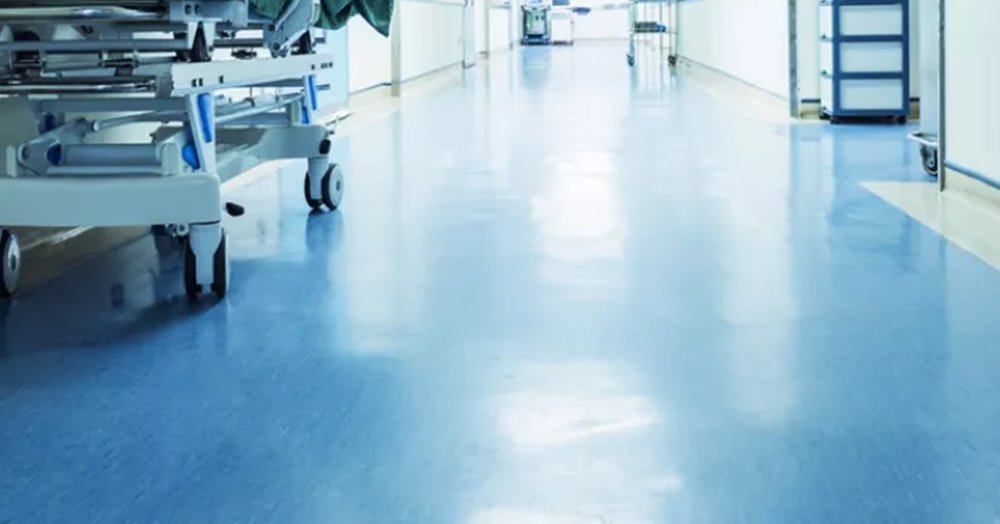 Σε σοβαρή κατάσταση 24χρονος που έπεσε από μπαλκόνι ύψους δέκα μέτρων