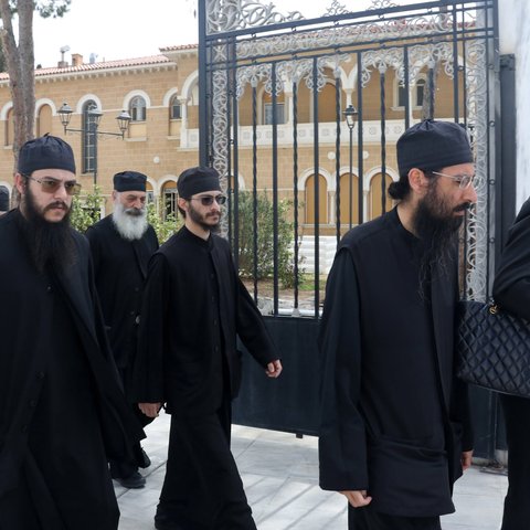 Τα τίναξε και έφυγε η Κλαϊδή από την υπεράσπιση των μοναχών-Το παρασκήνιο της απόφασης