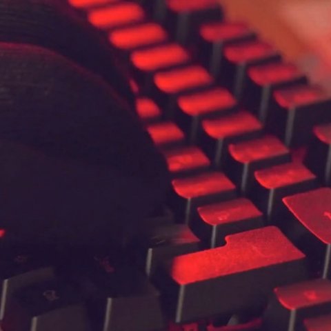 Χειροπέδες σε 52χρονο για υπόθεση παιδικής πορνογραφίας-Του κατάσχεσαν από υπολογιστές μέχρι USB