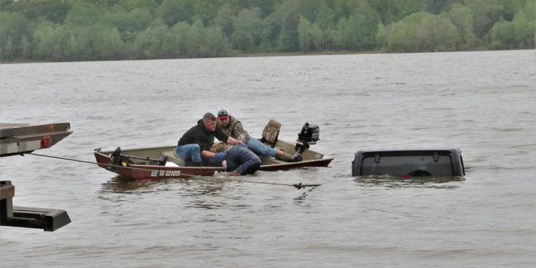 texas-jeep-lake-rescue.jpg (1)