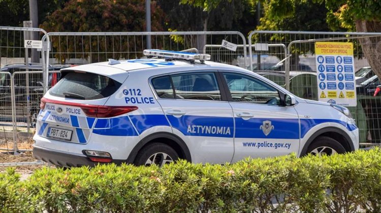 Χειροπέδες σε 37χρονη που έκλεψε χρυσαφικά και ρολόγια από οικία-