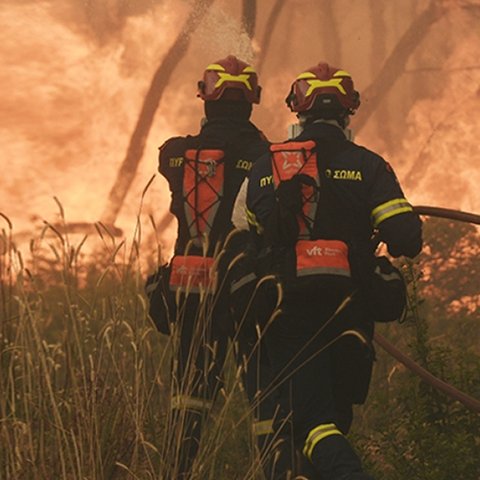 Σε πύρινο κλοιό η Αττική-Μαίνονται εκτός ελέγχου οι πυρκαγιές σε Σταμάτα και Κερατέα (Vids&pics)