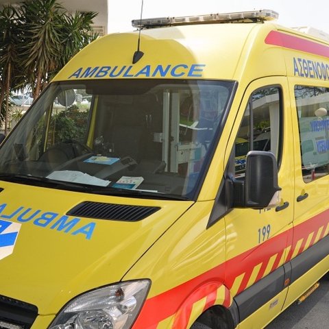 Στο νοσοκομείο τέσσερα πρόσωπα μετά από σύγκρουση φορτηγού με δύο οχήματα στη Λεμεσό