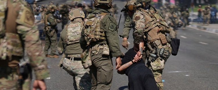«Μπαρούτι» μυρίζει στο Λος Άντζελες-Έφθασαν τα πρώτα στρατεύματα της Εθνοφρουράς
