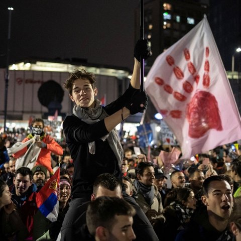 Οι μαθητές στη Σερβία μετέτρεψαν την τραγωδία σε εθνικό κίνημα για αλλαγή