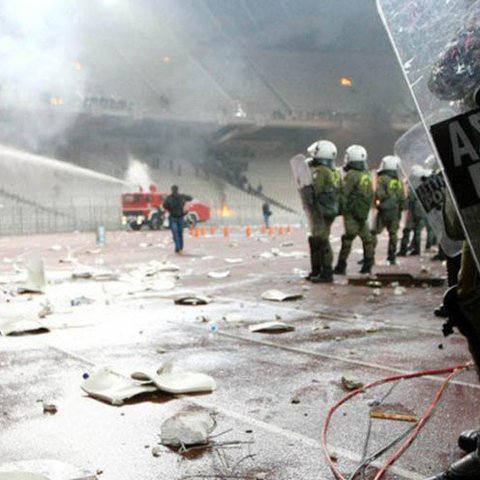 Αυτά είναι τα αντικείμενα που απαγορεύεται να μεταφέρονται στα γήπεδα