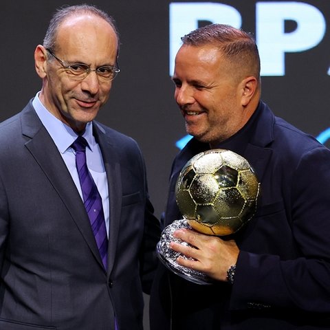 Προπονητής της χρονιάς ο Μπεν Σιμόν-«Συγχαρητήρια στον ΑΠΟΕΛ, αγαπώ την ΑΕΚ και ευχαριστώ τον πρόεδρο»