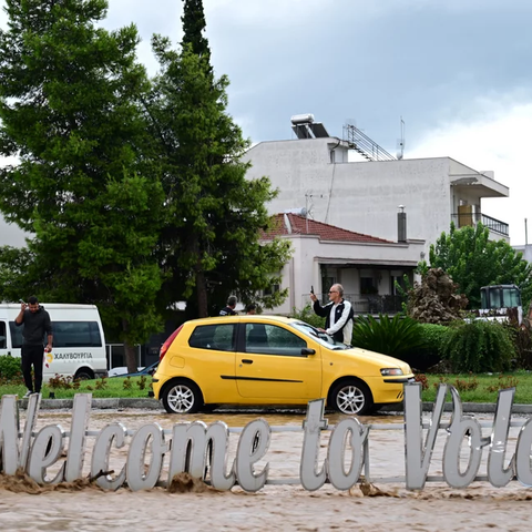 Παίρνουν μέτρα στη Θεσσαλία για τη νέα κακοκαιρία-Βαθαίνουν τον Κραυσίδωνα στο Βόλο