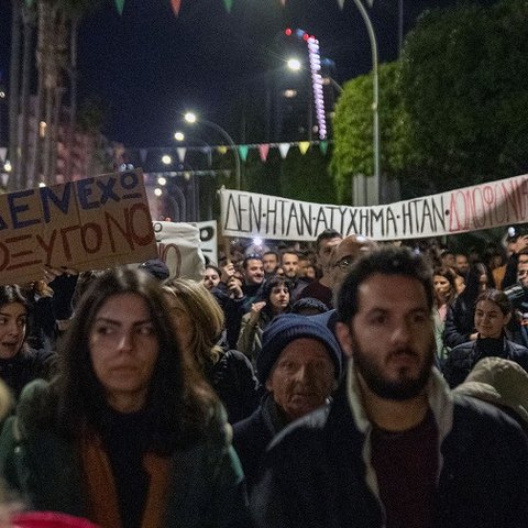 Με πρωταγωνίστρια μία 16χρονη χιλιάδες πολίτες διαμαρτυρήθηκαν για τα Τέμπη στη Λεμεσό