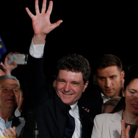 Ανατροπή στη Ρουμανία-Ο κεντρώος ευρωπαϊστής υποψήφιος Νταν εκλέγεται Πρόεδρος