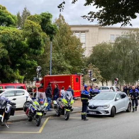 Γνωστός στις Αρχές ο Τσετσένος δράστης της επίθεσης στη Γαλλία-Σε επιφυλακή τα σχολεία