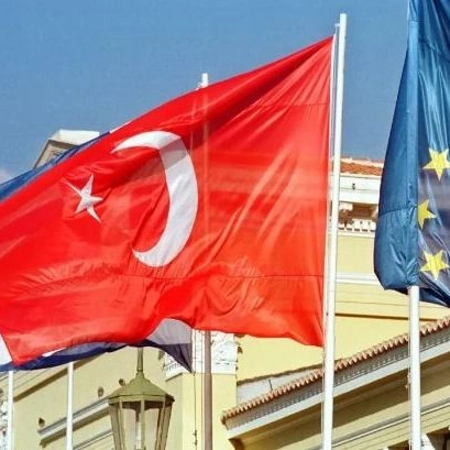 Για αποκλεισμό από ευρ. αμυντικά προγράμματα κάνει λόγο το τουρκικό ΥΠΑΜ δείχνοντας προς Ελλάδα