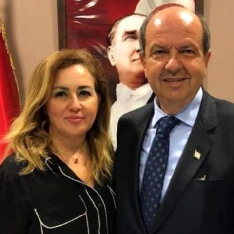 Η ανάρτηση της Σιμπέλ Τατάρ για τη μαντίλα έβαλε σε περιπέτειες την «υποψηφιότητα» Ερσίν-Πιθανόν να τεθεί εκτός κάδρου