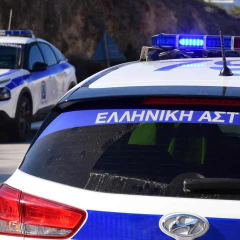 Εικοσιδιαχρονη κατήγγειλε ότι έπεσε θύμα βιασμού και κλοπής σε πάρκινγκ πασίγνωστου μπαρ στη Μύκονο