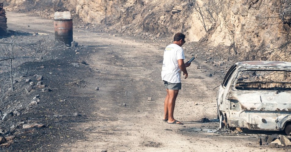Από το πράσινο στο μαύρο, κάηκε το δάσος στο Σούνι-«Μία καταστροφή, είμαστε ένα καμένο χωριό» Από το πράσινο στο μαύρο, κάηκε το δάσος στο Σούνι-«Μία καταστροφή, είμαστε ένα καμένο χωριό»