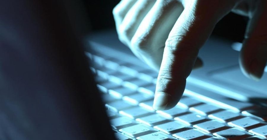 Επιτήδειοι παριστάνουν λειτουργούς κυβερνητικών υπηρεσιών και κλέβουν χρήματα από πολίτες
