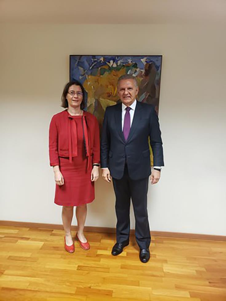 efb80e91-abca-4a56-a7f7-fc9354165cf0.jpg