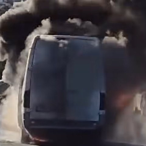 Αναμένει έρευνα για τη φωτιά στο βαν το ΥΠΑΜ-«Γίνεται για 11 χρόνια το σχέδιο διακίνησης εθνοφρουρών, γίνονται έλεγχοι»