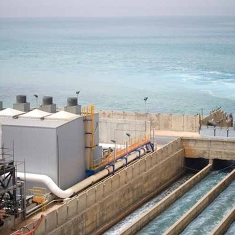Εν πλω οι κινητές μονάδες αφαλάτωσης από τα Ηνωμένα Αραβικά Εμιράτα-«Στόχος να μην υπάρξουν αποκοπές νερού»