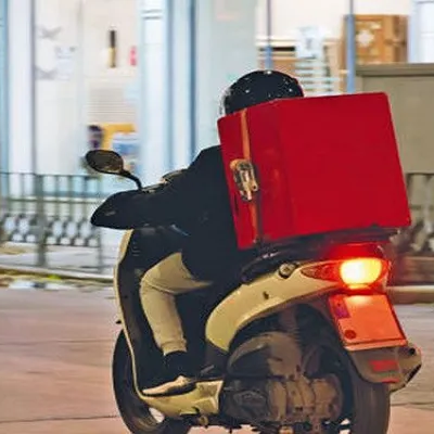 Ξέφυγε η κατάσταση, νέα επίθεση σε ντελιβερά-Κουκουλοφόροι έστησαν καρτέρι σε 34χρονο και τον έκλεψαν