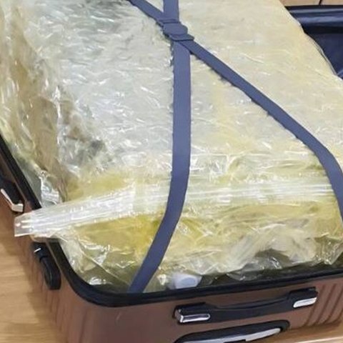 Συνελήφθη 23χρονος που έφθασε στην Κύπρο με 16 κιλά κάνναβης (pics)