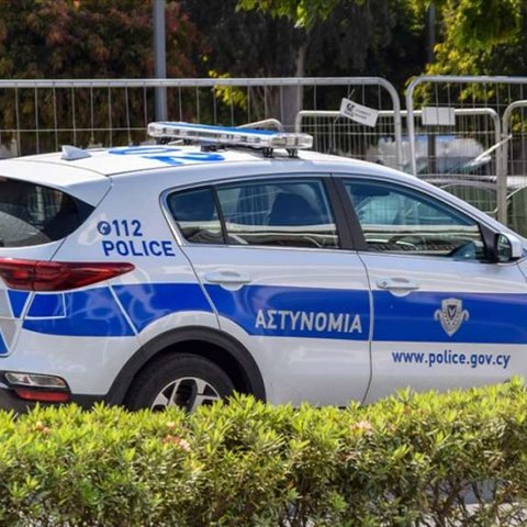 Χειροπέδες σε 37χρονη που έκλεψε χρυσαφικά και ρολόγια από οικία-