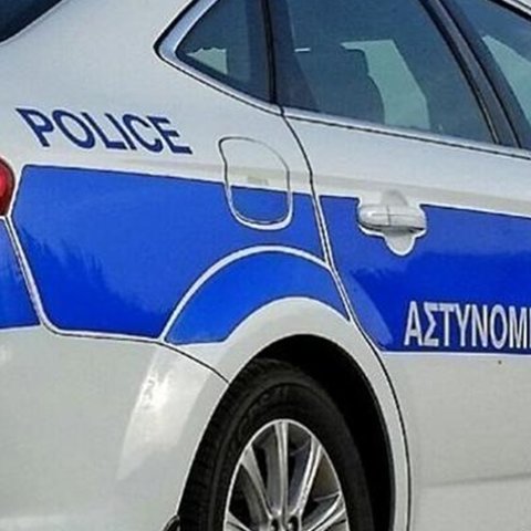 Σύγκρουση φορτηγού με όχημα στον αυτοκινητόδρομο