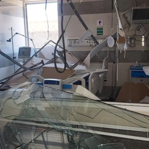 ΒΙΝΤΕΟ: Ισραηλινό πλήγμα προκάλεσε ζημιές σε νοσοκομείο στο Ιράν-Ακούστηκαν εκρήξεις στη νότια Τεχεράνη