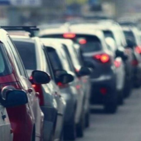 Άρχισε η κάθοδος των εκδρομέων από τα παραθαλάσσια-Πυκνή τροχαία κίνηση στη Ριζοελιά