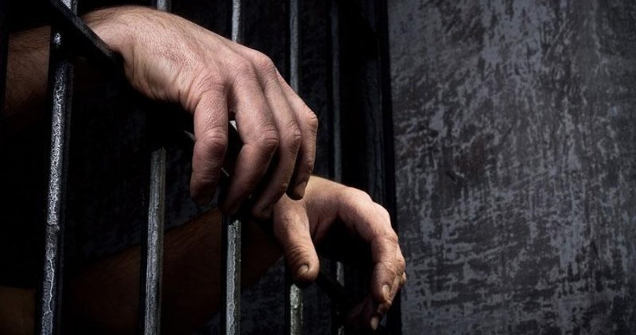 Υπό 8ημερη κράτηση οι τρεις για τις 120 χιλ. ευρώ, τα ναρκωτικά και τα φυσίγγια-Καταζητείται ο αδερφός τους ενός
