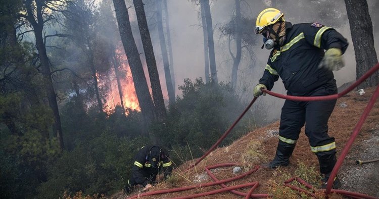 Σε κινητοποίηση οι δυνάμεις πυρόσβεσης για πυρκαγιά μεταξύ των κοινοτήτων Τάλας και Κισσόνεργας