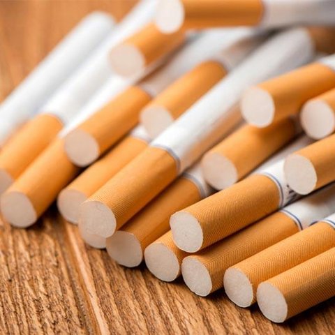 Βαριά καμπάνα σε 49χρονη που πιάστηκε με δεκάδες κούτες αδασμολόγητων τσιγάρων