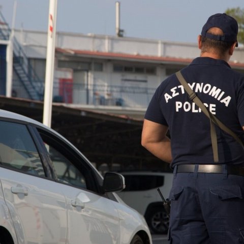 Απολύθηκε τελικά ο δόκιμος αστυνομικός για υπόθεση ναρκωτικών μετά από οδηγίες Αρναούτη