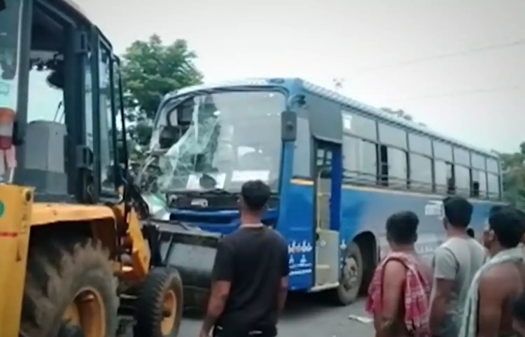 india_bus_crash_2606