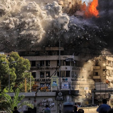 Η ισραηλινή αεροπορία σφυροκοπά τα νότια προάστια της Βηρυτού