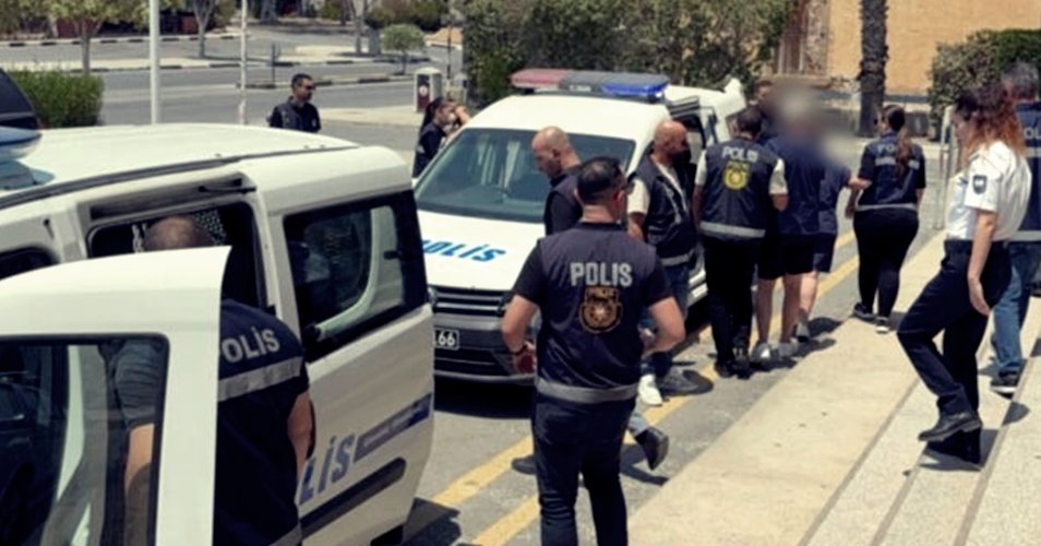 Πιέσεις Κυβέρνησης για απελευθέρωση των πέντε Ελληνοκύπριων-Την Τετάρτη η «επιβολή ποινής» Πιέσεις Κυβέρνησης για απελευθέρωση των πέντε Ελληνοκύπριων-Την Τετάρτη η «επιβολή ποινής»