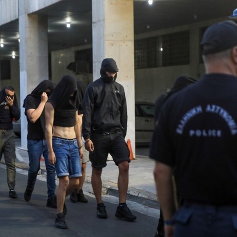 Ποινική δίωξη υψηλόβαθμων αστυνομικών για την «κάθοδο» τον Κροατών χούλιγκαν ζητά ο Εισαγγελέας