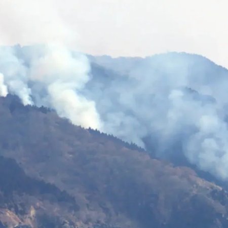 Για πέμπτη συνεχόμενη ημέρα ανεξέλεγκτη η πυρκαγιά στο Οφουνάτο της Ιαπωνίας