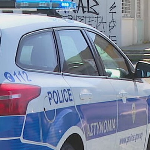 Μαθητές κουκουλοφόροι πίσω από τη φωτιά στο σχολείο στη Λεμεσό-Έκαψαν ελαστικά και έριχναν κροτίδες