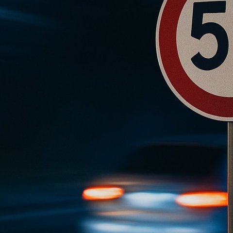 Χειροπέδες σε 18χρονο που οδηγούσε με 112 χιλιόμετρα αντί 50