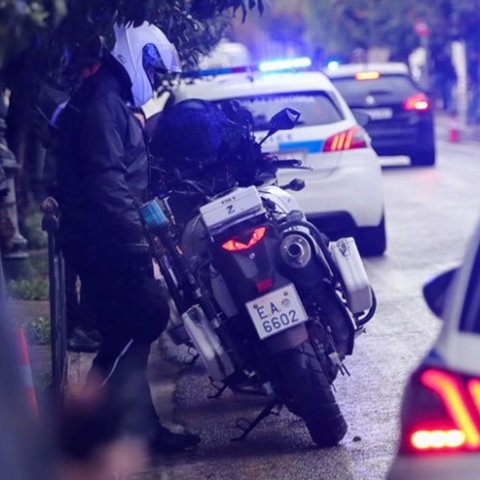 Γιός σκότωσε με μαχαίρι τη μητέρα του στο Χαϊδάρι-Ειδοποίησε ο ίδιος την Αστυνομία Γιός σκότωσε με μαχαίρι τη μητέρα του στο Χαϊδάρι-Ειδοποίησε ο ίδιος την Αστυνομία