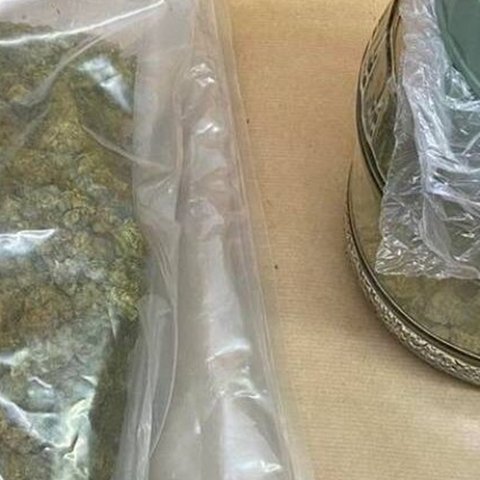 Χειροπέδες σε 40χρονο που εντοπίστηκαν στην οικία του ναρκωτικά (pic)