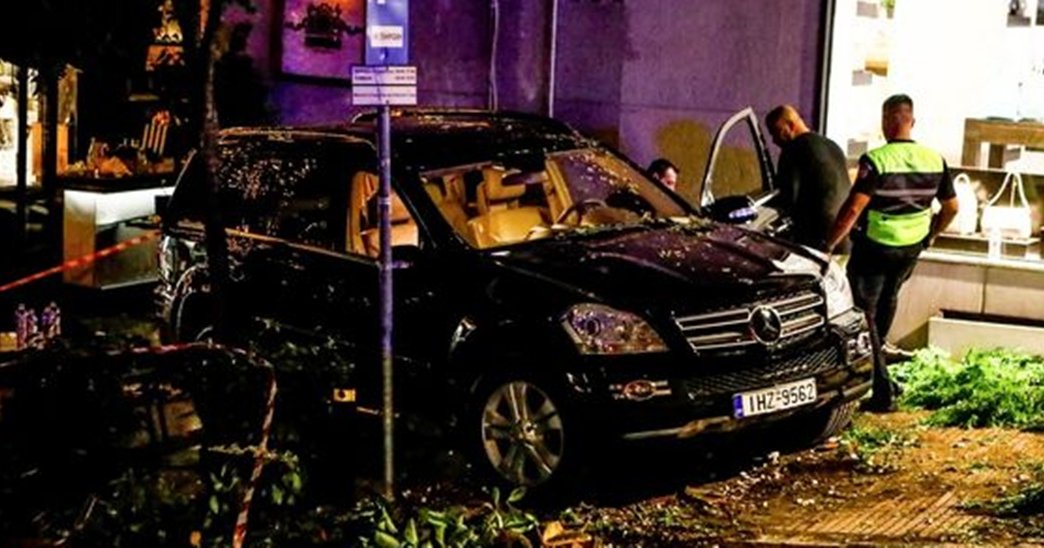 Βίντεο ντοκουμέντο με το όχημα να πέφτει πάνω στο εστιατόριο στο Κολωνάκι