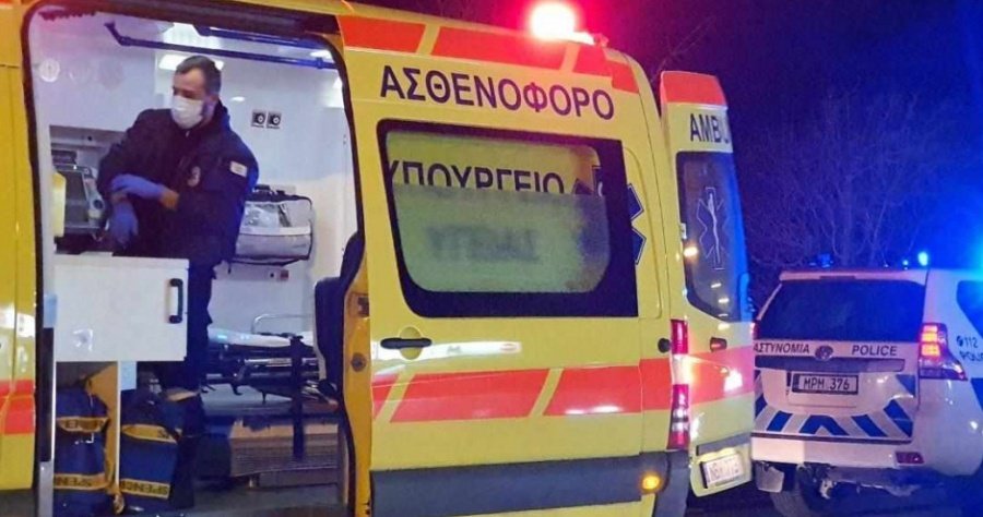 Μοτοσικλετιστής έκανε παρατήρηση σε οδηγό για επικίνδυνο προσπέρασμα κι εκείνος τον χτύπησε με το όχημα